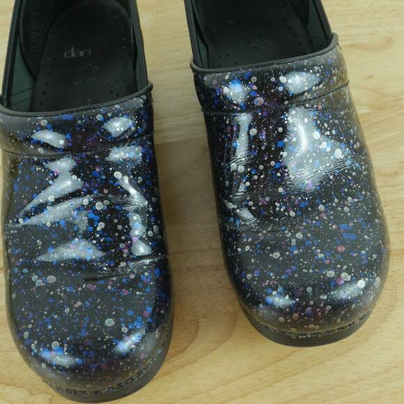 Dansko Size 38 Clogs Us 7 1/2 8 Black Patent Splatter Pattern Comfort Work Shoes - Picture 4 of 13